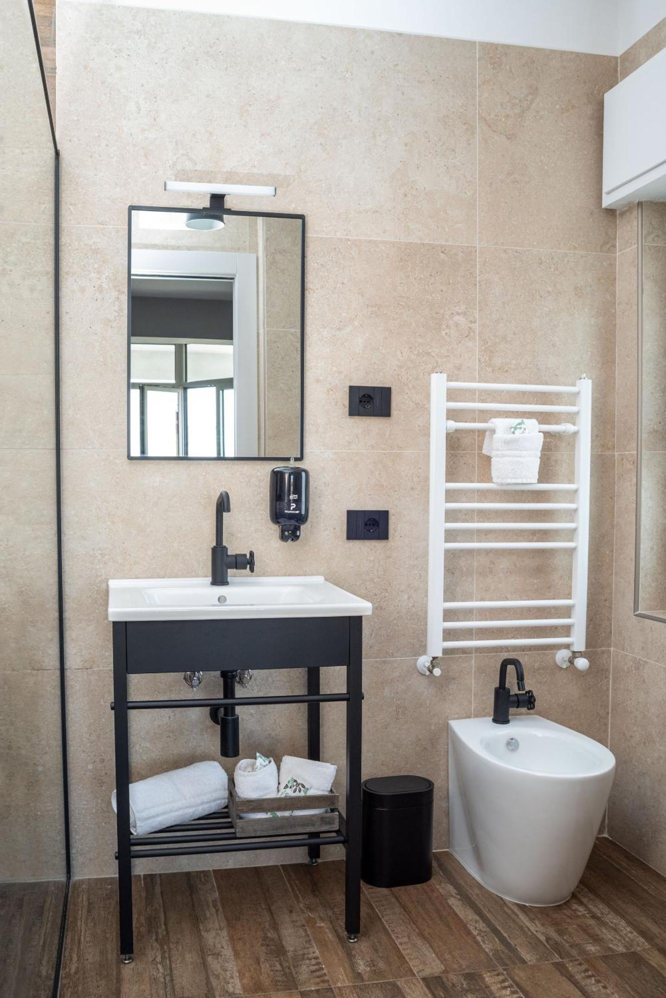 Pi'S Apartments Comfort & Chill San Nicola La Strada Exterior photo